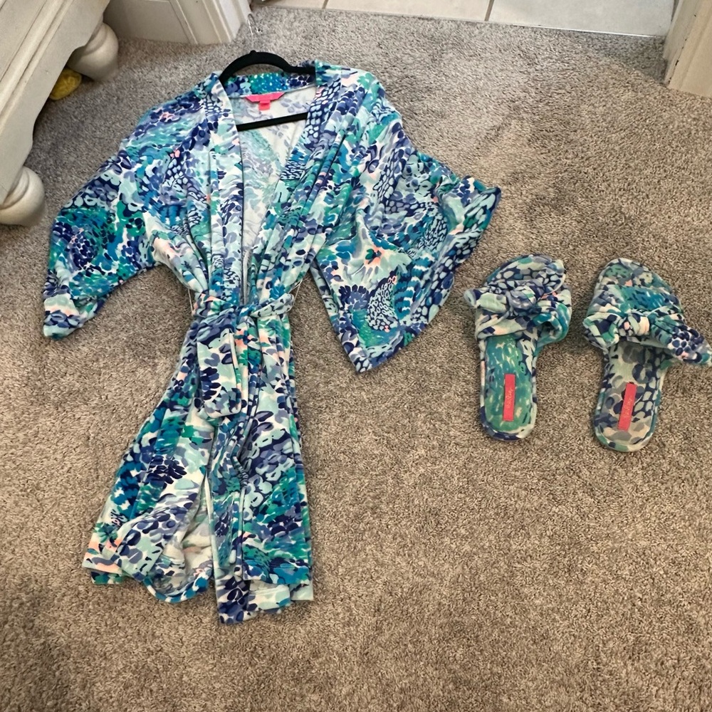 LILLY PULITZER NWOT Robe and EUC Slippers Set